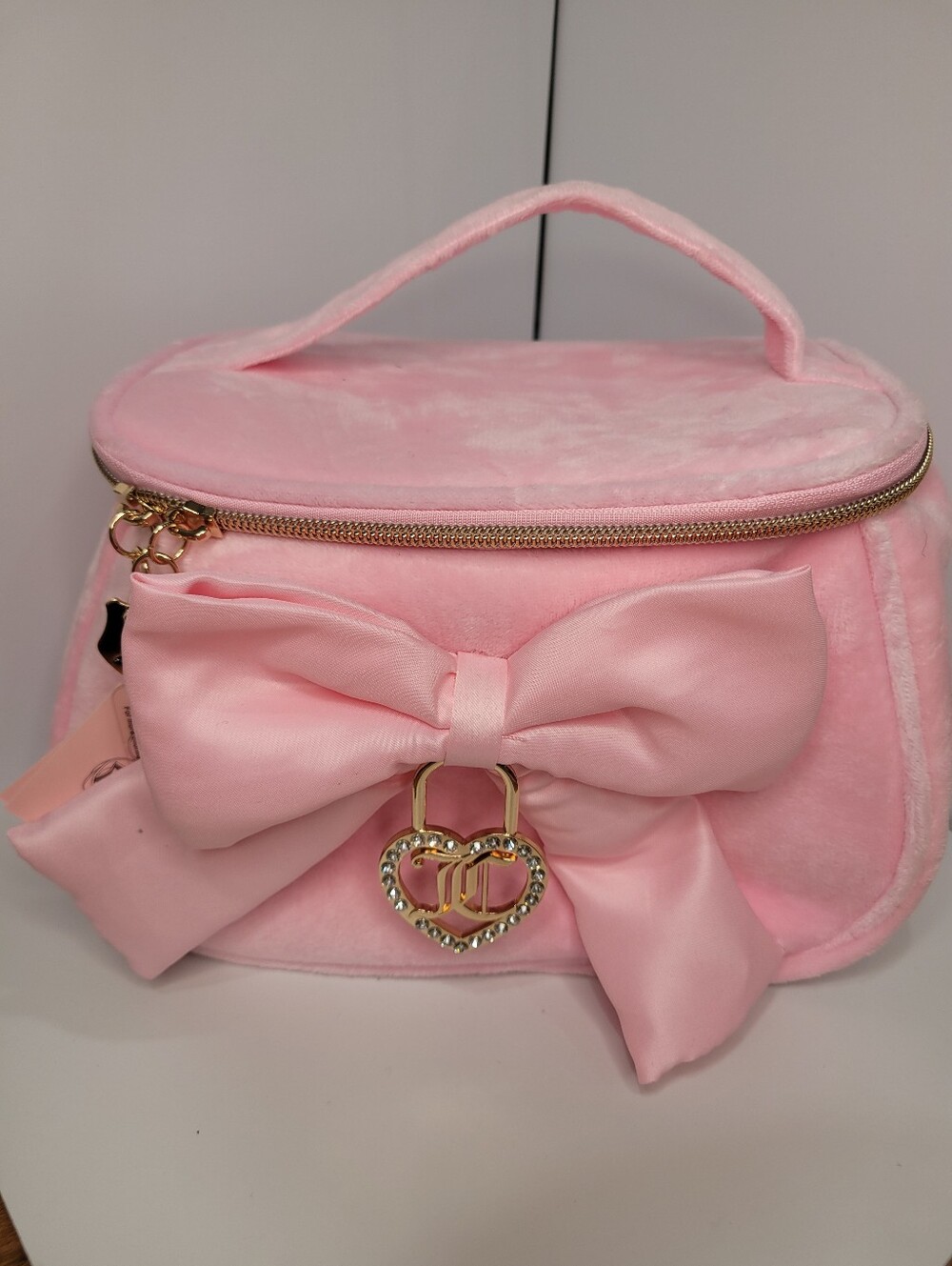 👉✨️Juicy Couture Pink  Satin Bow Cosmetic Case with Gold Heart Charm